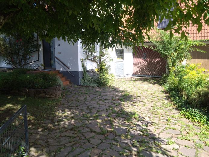 Per famiglie, casa unifamiliare indipendente a Eckental Brand da privato – Einfahrt und Garage