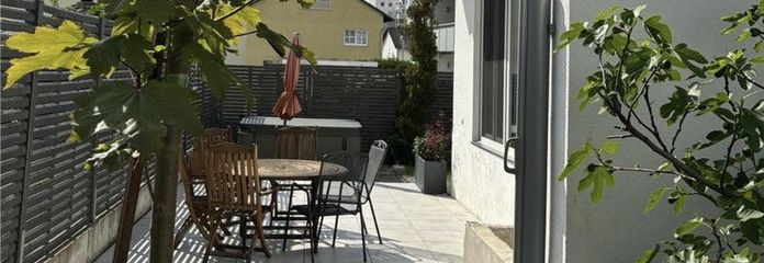 Blick zur Terrasse & Whirlpool