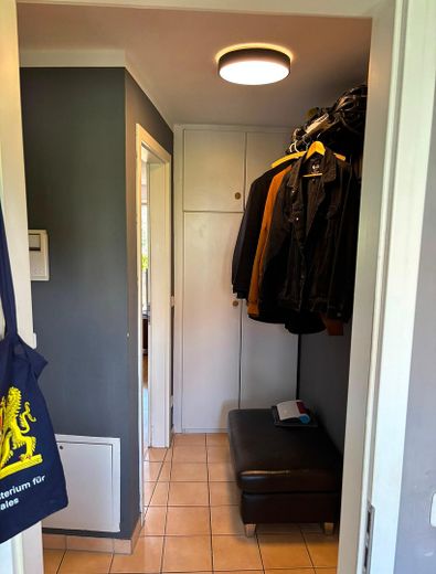 Provisionsfrei: Attraktive 2-Zimmer-Wohnung mit Balkon in zentraler Lage München Sendling – Diele mit Einbauschrank