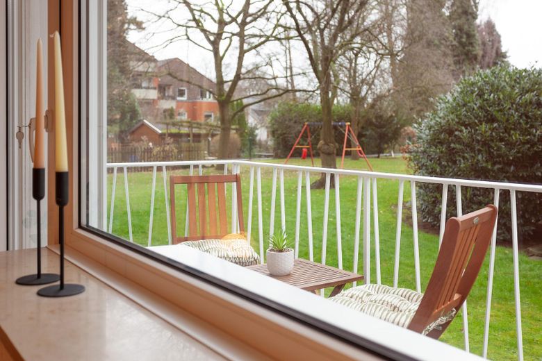 Blick vom Balkon in den Garten