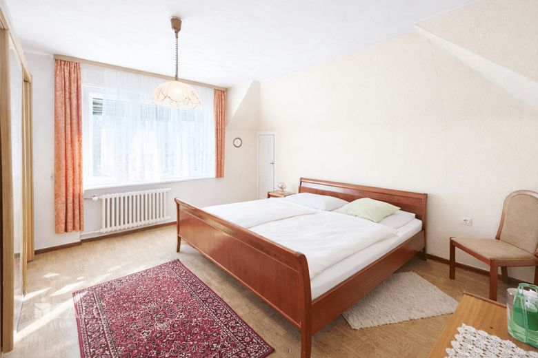 Platz für Familie, Ideen und Zukunft! Einfamilienhaus mit großem Grundstück - FALC Immobilien – Schlafzimmer OG