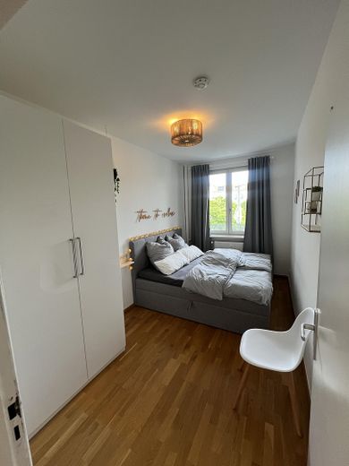 de particulier : libre d’occupation ou rendement de 5 %, emplacement privilégié : appartement 2 pièces avec balcon, ascenseur, place de parking, à proximité du canal – Schlafzimmer