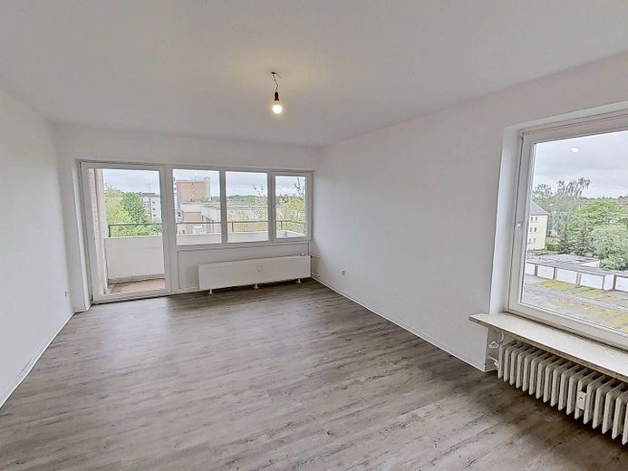 Schicke 2-Zimmer-Wohnung mit BALKON – Ansicht I: Wohn- und Esszimmer