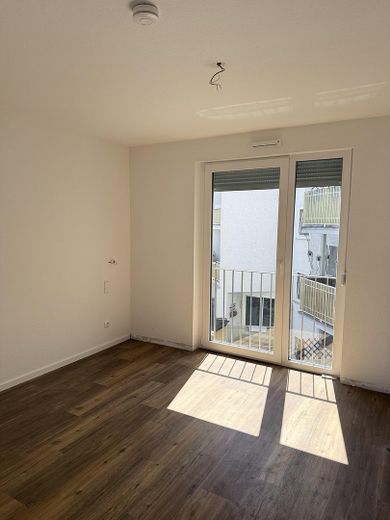 *Neuwertig* 2-Zimmer-Wohnung mit Balkon in Offenbach – Schlafzimmer