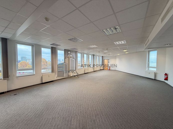 ATIK: Repräsentative Büroflächen im obersten Stockwerk mit exzellenter Aussicht – Bürofläche