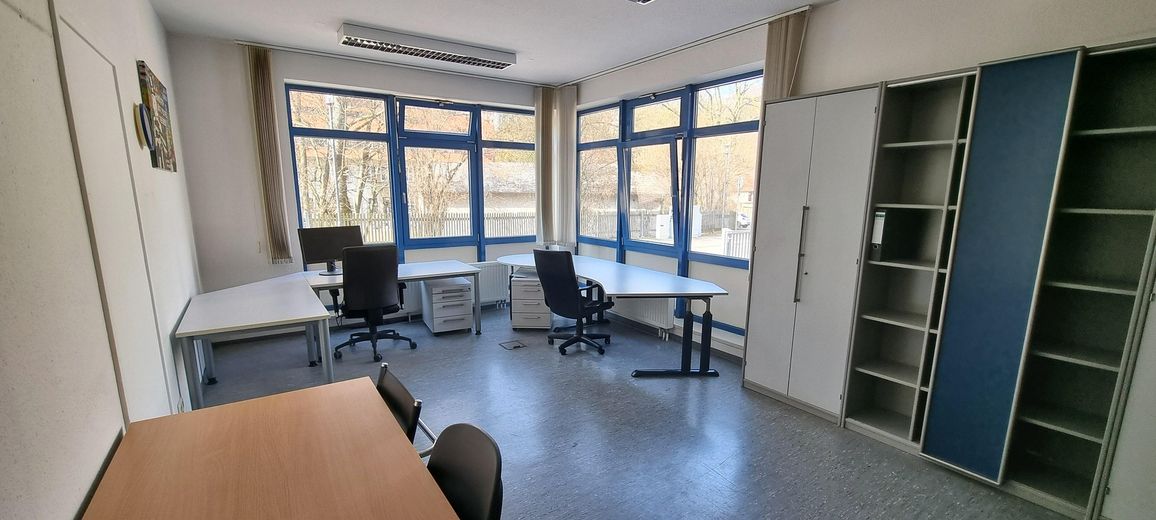 Industrie-/Logistikstandort mit Büro- und Sozialflächen| 6.000 € Kalt| 3,83 €/m² | 3D-Scan – EG Büro 1/2
