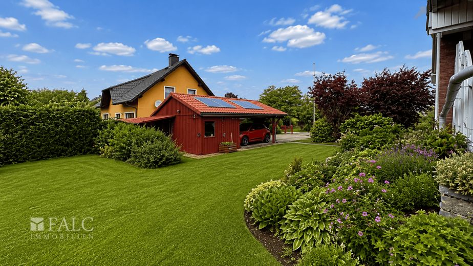 ***Traumhaus mit besonderem Flair - Hochwertig modernisiert und sofort bezugsbereit*** – Außenansicht