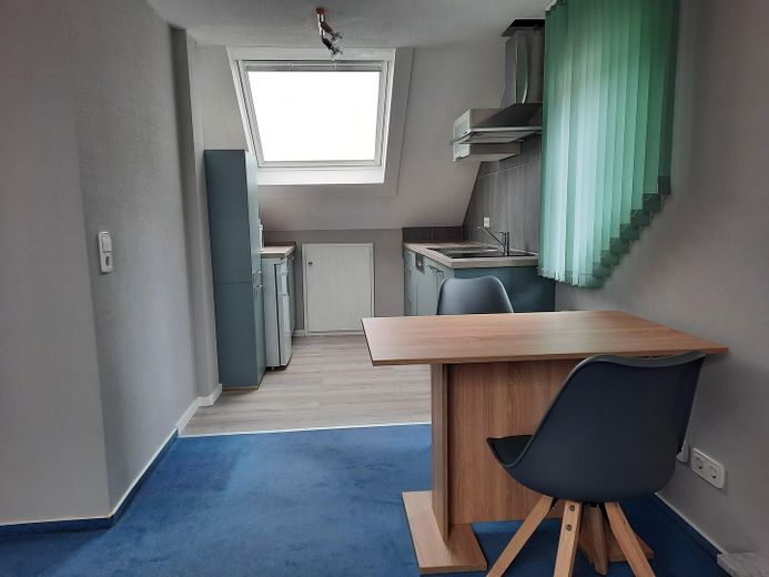 Sehr gepflegtes 4-Familien-Wohnhaus mit großem Gartengrundstück in Top Wohnlage von CR – DG Wohnung 2 Küche