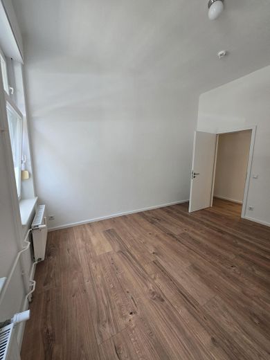 Berlin-Weißensee'de hemen taşınılabilir yenilenmiş daire 2 oda / 67 m2 – Zimmer 1 /Schlafzimmer