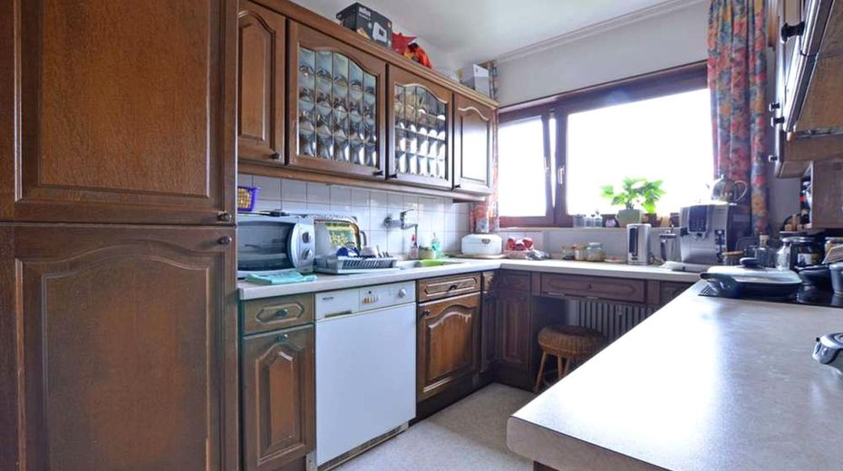 125 m² w Leo.-Warmbronn: 4,5 pokoju, balkon od południa, garaż i miejsce parkingowe – bez prowizji – Küche mit Einbauküche