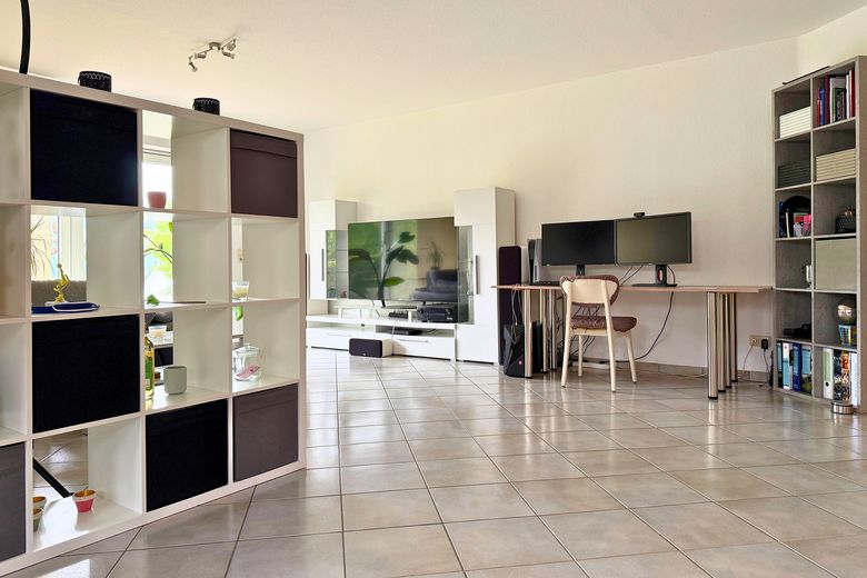 Wohnzimmer mit Home-Office
