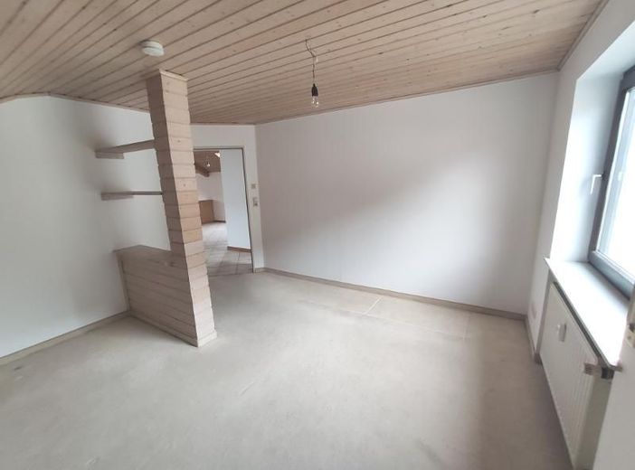 3 Zi. DG Wohnung mit Küche, Gartenmitbenutzung und Stellplatz – Kinderzimmer Bild 4
