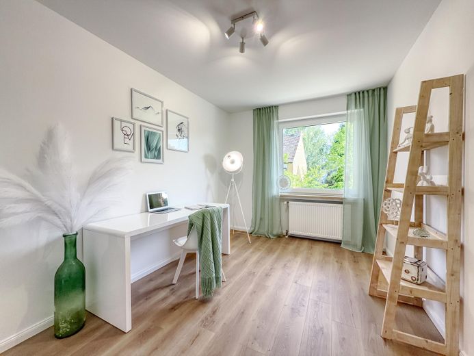 Großes, modernes Reihenhaus, sofort bezugsfrei! – weiteres Zimmer/Büro