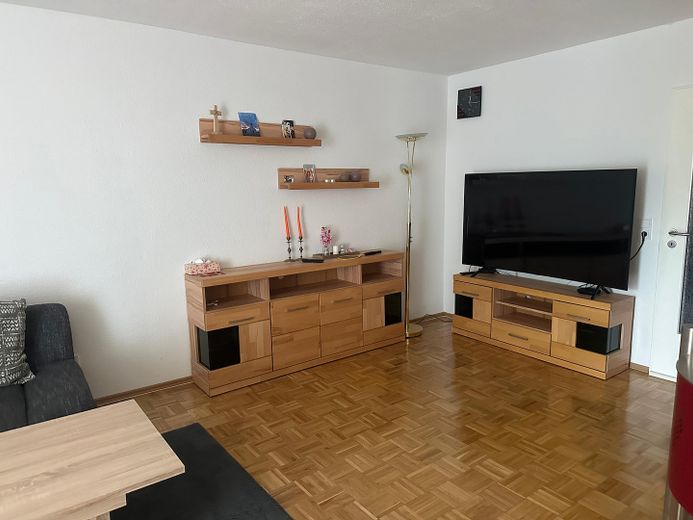 Helle, vermietete Wohnung an der schweizer Grenze | Kapitalanlage – Wohnzimmer