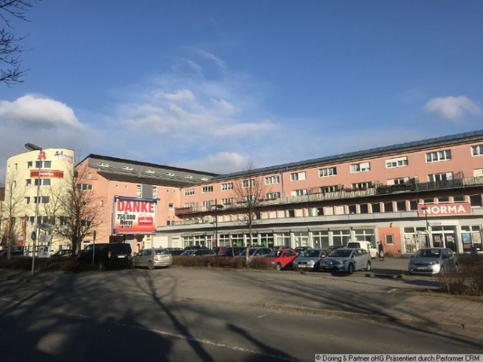 Laden direkt neben Eingang von NORMA-Discounter – फोटो 1