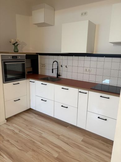 Gemütliche 2-Zimmer-Wohnung mit moderner Wohnküche & weißem Wannenbad – ruhig zum Innenhof – Küche 4