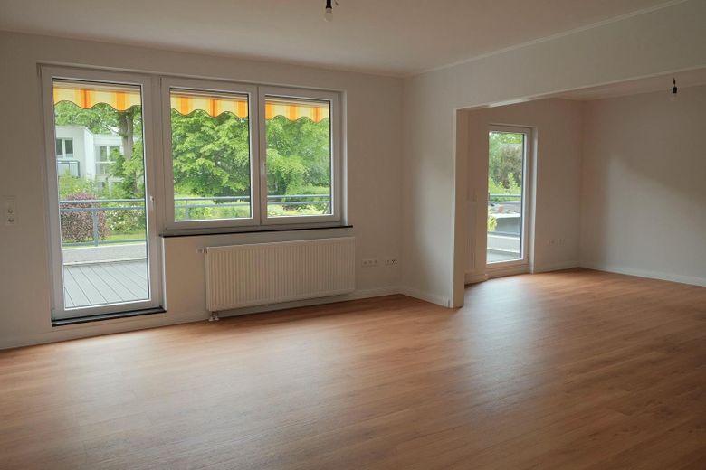 Erstbezug nach Kernsanierung – Reihenendhaus mit großem Garten und Garage in Bremen-Alt-Osterholz – Wohnzimmer