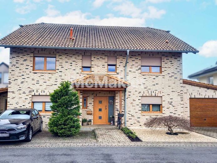 Top gepflegtes frei stehendes Mehrfamilienhaus in ruhiger und gepflegter Lage in Düren! – Foto 1
