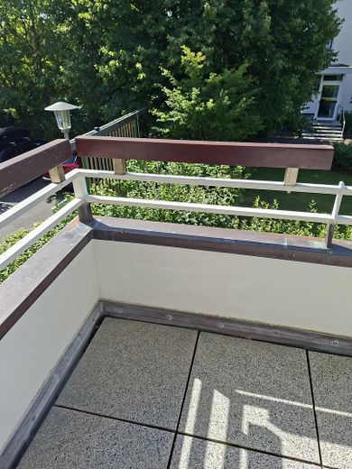 Strandnah investieren oder selbst genießen – gepflegte Eigentumswohnung an der Nordsee – Balkon