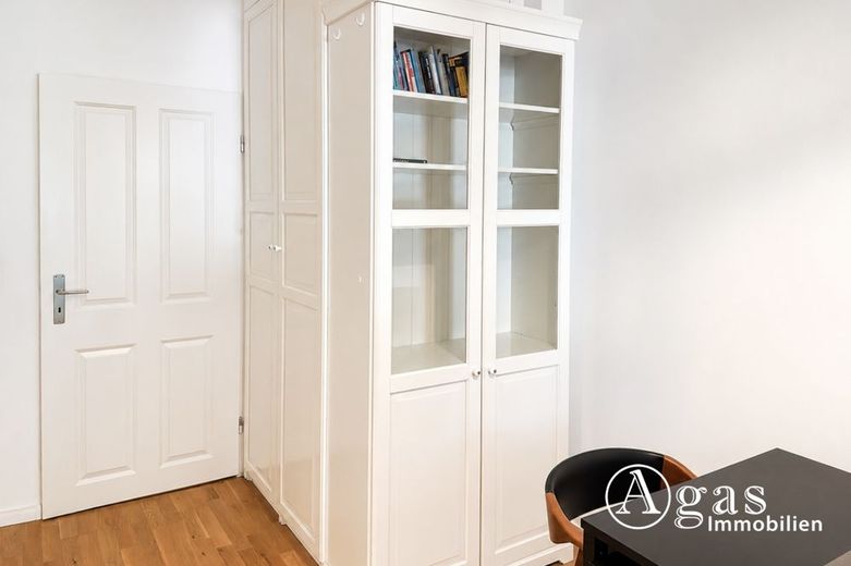 Charmante 2-Zimmer-Wohnung mit Balkon im Herzen von Berlin-Charlottenburg – Schlafzimmer