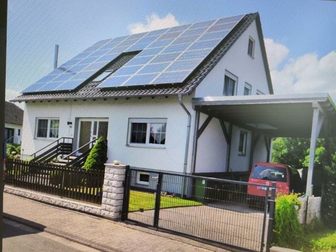 Schönes 2 Generationen Familienhaus von Privat mit Solaranlage, Schwimmbad, Sauna, Wohnmobil Carport und Garage – Photo 1