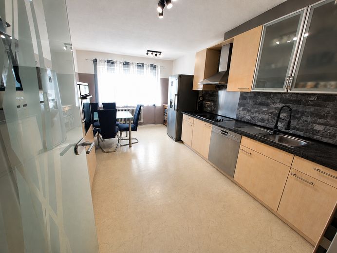Großzügige 4-Zimmer-Wohnung in Rosenheim mit 2 Bädern & 2 Balkonen – Küche