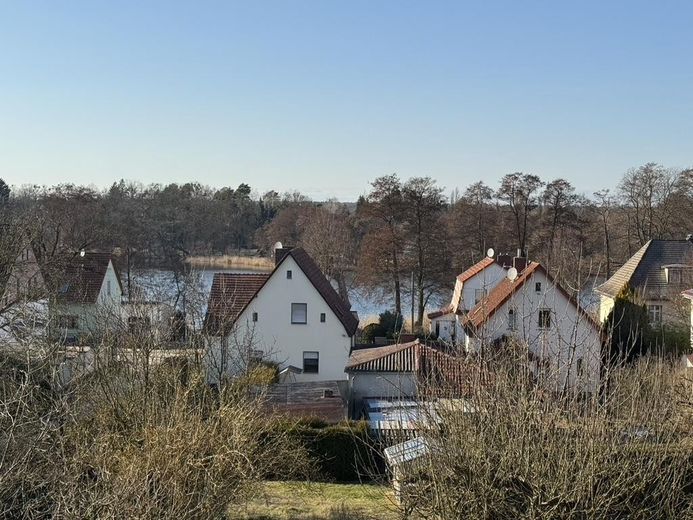 La alternativa inteligente a una casa: maravilla espacial de 148 m² renovada con vistas al lago (posible uso comercial) – ¡SIN COMISIÓN!!! – Ausblick Loggia EG