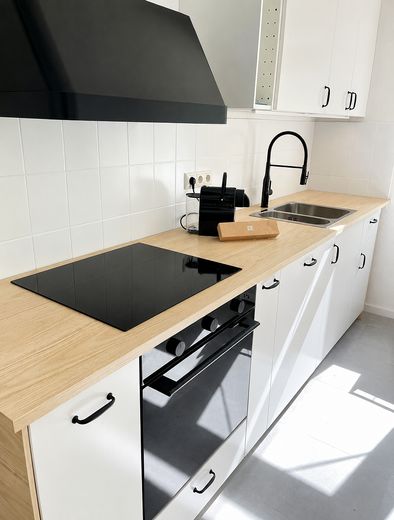 HAVRO HOMES I Sahile yakın yaşayın I Kiel’de dönemsel kiralık şık tarihi bina dairesi – Küche