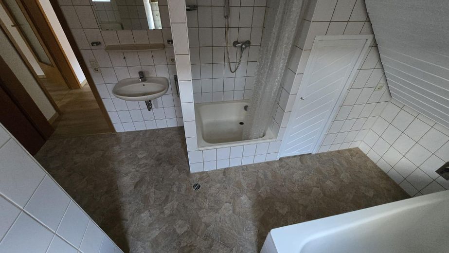 Merklingen'de 77 m² çatı katı dairesi - hemen taşınmaya hazır – Fotoğraf 6