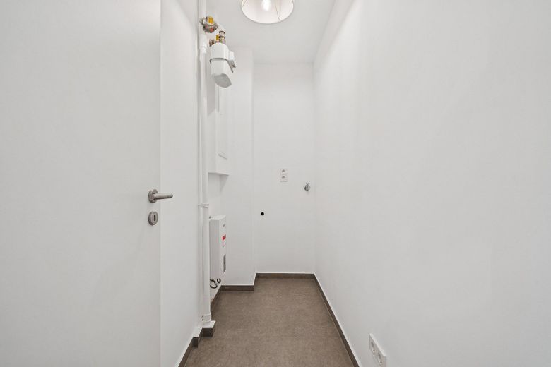 PROVISIONSFREI - FRISCH SANIERTE 3-ZIMMER-WOHNUNG MIT BALKON & EICHENPARKETT – Abstellraum