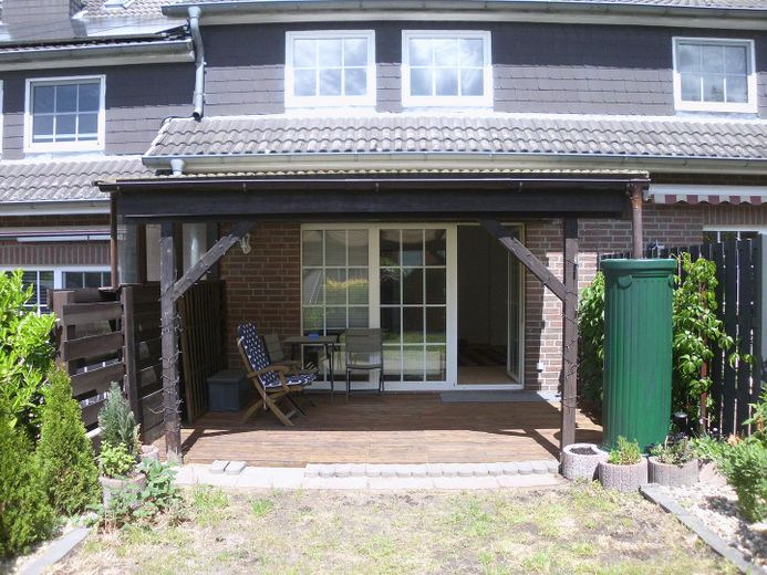 Garten mit Blick auf Terrasse