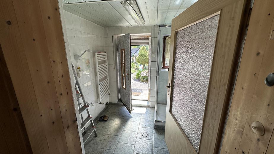 Eigenheim am SW-Stadtrand mit schönem Garten – Keller, Waschküche /Dusche