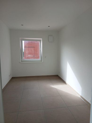 ERSTBEZUG 2026 - EG Wohnung mit Terrasse, PKW-Stellplatz und Abstellraum für Fahrräder – Foto 6