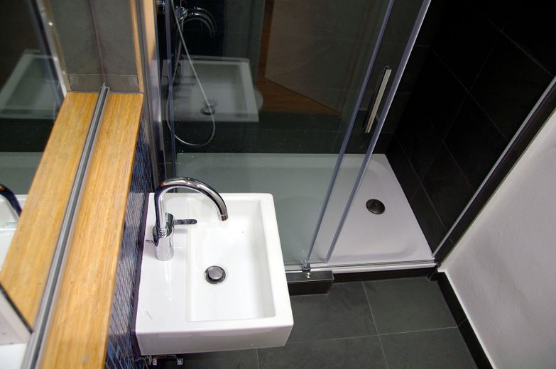 DG Maisonette-Townhouse mit Atelier – Wohnen und Arbeiten unter einem Dach – DG Dusche 1