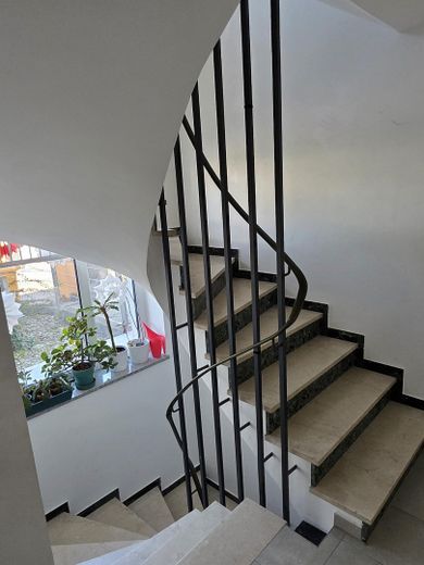 Augsburg-Inningen Bhf-nah 4 Zi  ETW 90m2 Süd-Loggia, Garten zustzl 18m2 UG Abst/WaKü – Terppenhaus EG