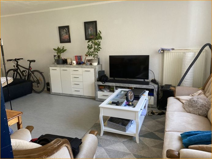 *Kapitalanleger aufgepasst* 
gut vermietete 1-Zimmer Eigentumswohnung in Hannover zu verkaufen – Wohnzimmer