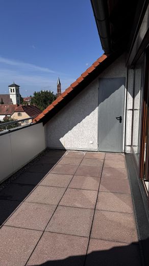 Erstbezug nach Renovierung: Moderne 2ZKB mit großer Dachloggia, EBK und Stellplatz – Foto 5