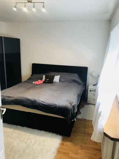 Lichtdurchflutete 3-Zimmerwohnung im Herzen von Brombach – Schlafzimmer