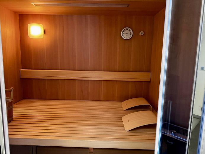 Penthouse met sauna, open haard, SmartHome, 2 TG-plaatsen direct bij het St. Franziskus-hospital – 06 Bad Sauna innen