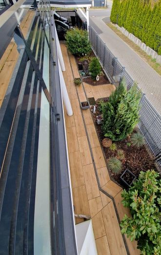 Vorgarten vom Balkon 