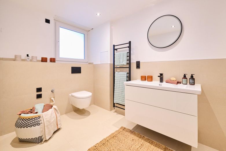 Appartamento modernizzato di recente, 3 locali con balcone – Badezimmer