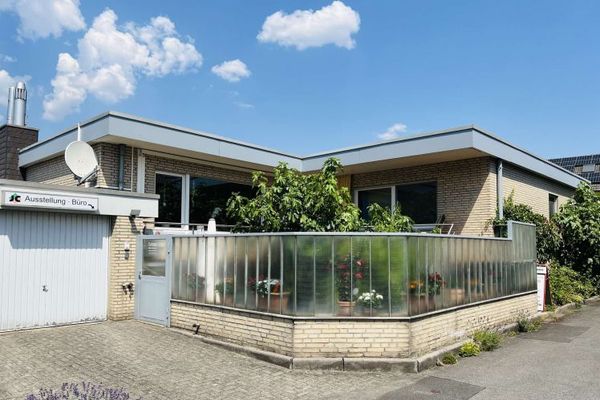 Hochwertiger Bungalow mit vielseitigem Nutzungskonzept: Raum für Familie und berufliche Visionen