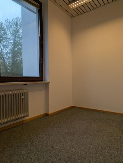 ##Exklusives Laden-/Bürolokal (56 m²)# in Germering: Top-Frequenzlage am "Kleinen Stachus" – Büro