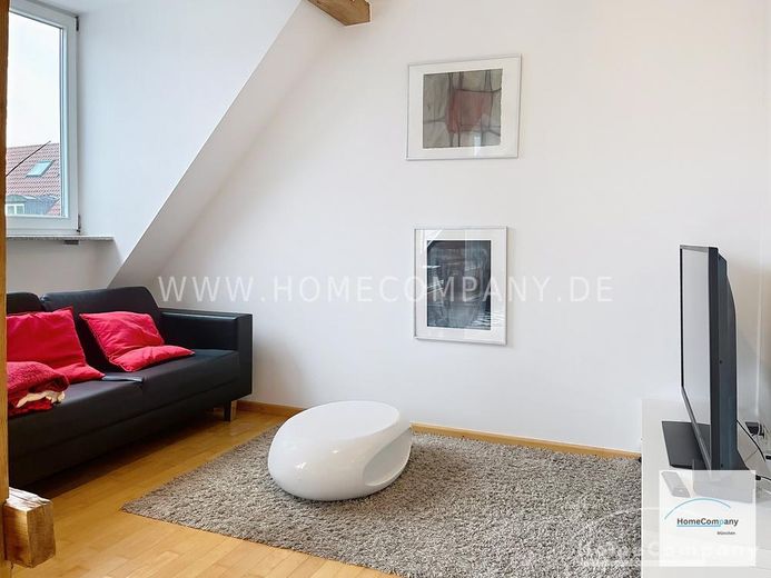 Helle, modern möblierte 1,5-Zimmer-Dachgeschoss-Maisonette-Wohnung mit Südbalkon in Schwabing – 43d51d63b32063c7cb6c60cff3154d7424f04614.jpg