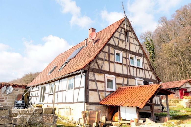 Charmantes Anwesen in einzigartiger Lage sucht Liebhaber! - FALC Immobilien Öhringen – Ansicht Süd-Ost