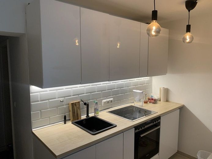 Ab 1.10.: Möblierte 1-Zimmer-Wohnung im Herzen von München-Schwabing – hochwertig saniert – Die Küche (2/2)