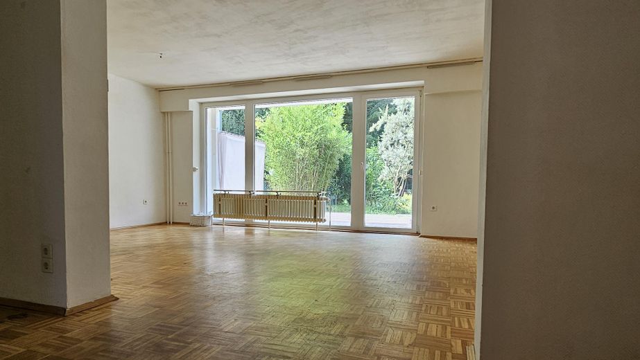 Viel Platz und Blick ins Grüne: Ihr Sanierungsprojekt in ruhiger Bestlage – Foto 2