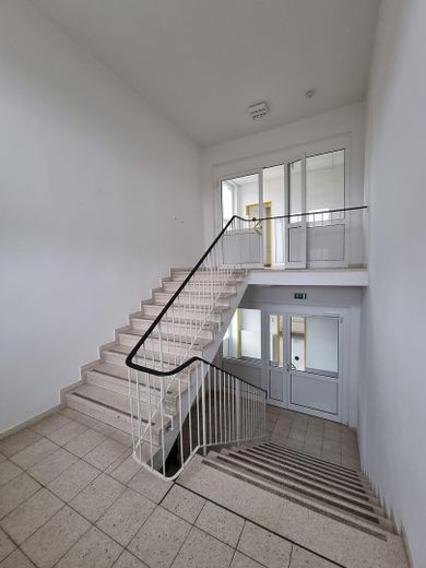 1.9 ha Bauland + Gewerbeobjekte + für Solar , Lager ab 99.000 Euro – Krankenhaus_Hausflur