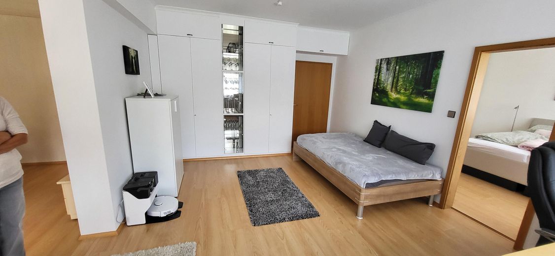 Exclusive 3-room apartment, fitted kitchen, terrace, winter garden + garden, top location Pforzheim Nordstadt –  Arbeitszimmer Einbauschrank