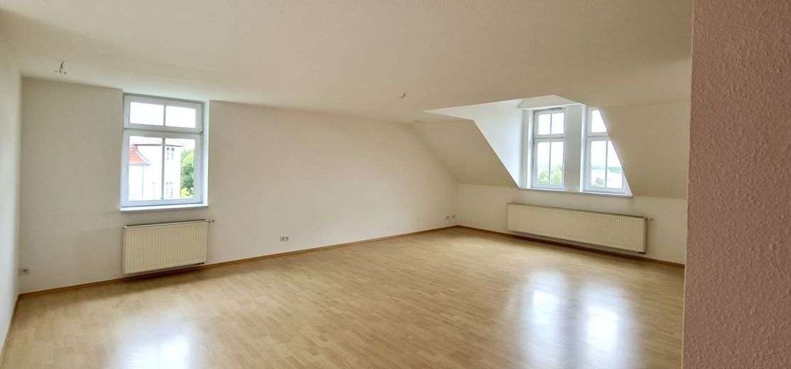 Investieren mit Weitblick: Vollvermietetes Wohn- und Geschäftshaus in Bestlage von Berlin-Biesdorf – Dachgeschosszimmer